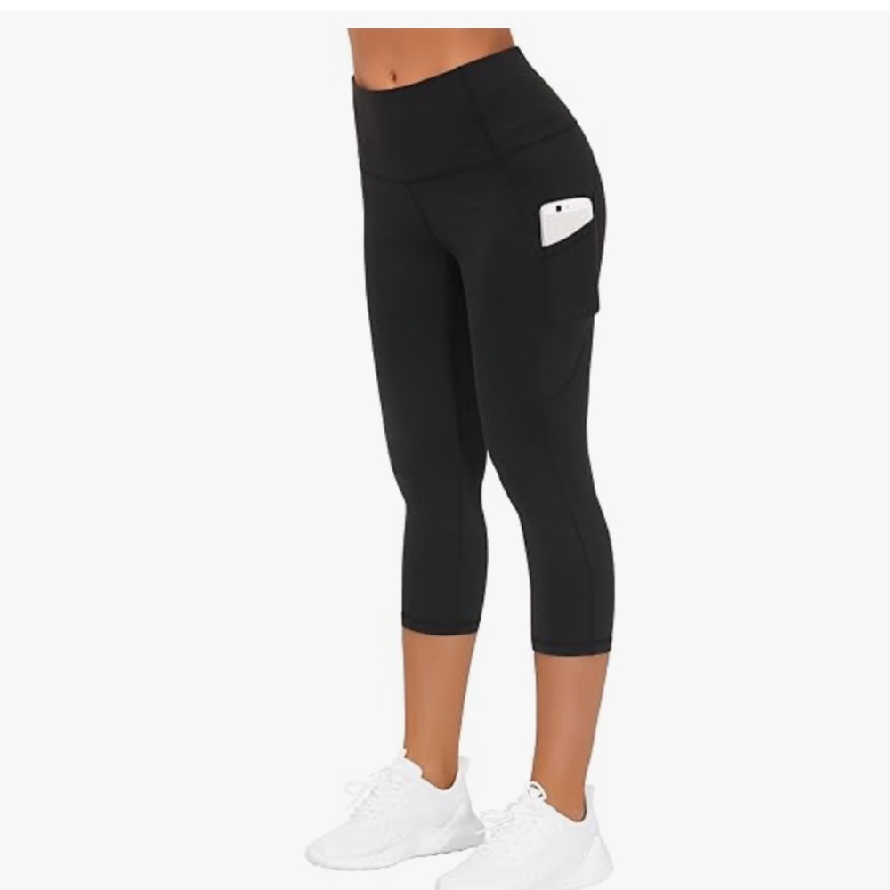 Black Capri-Length Performance Leggings
